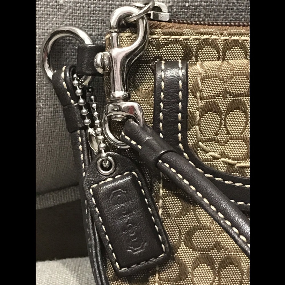 Coach signature soho buckle wristlet in brown - Picture 3 of 11